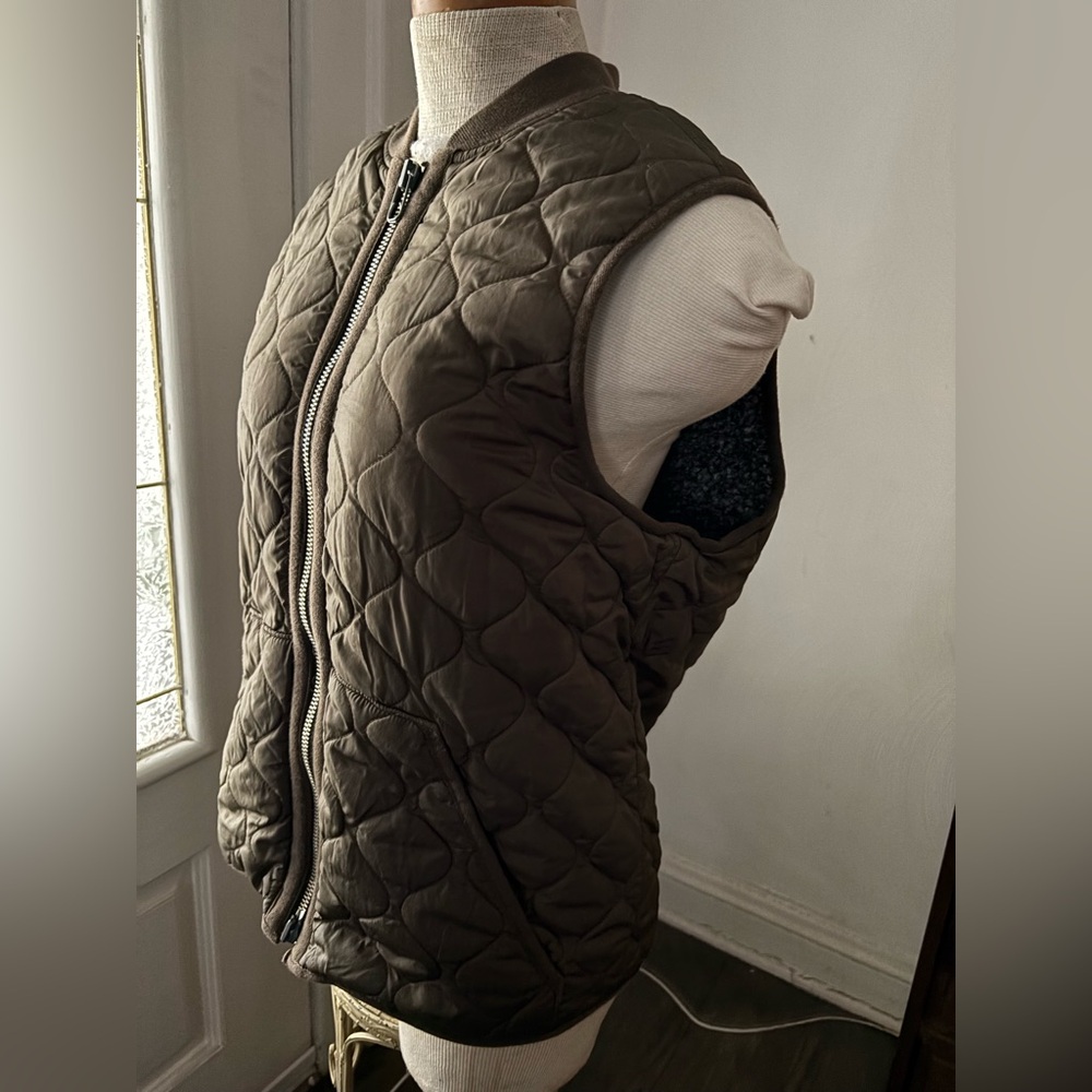 Vintage ‘90 Abercrombie and Fitch Quilted Olive winter Vest Sz S